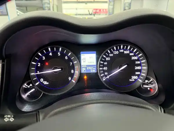 Infiniti Q70 2017
