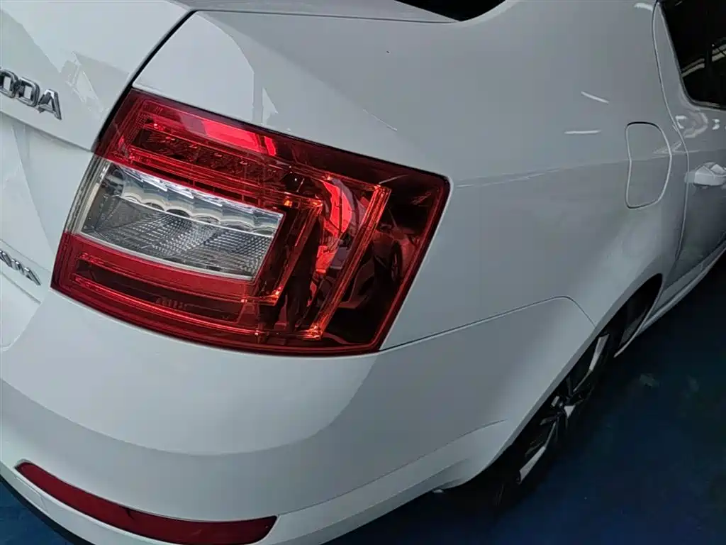 Skoda Octavia 2016 — фото 8