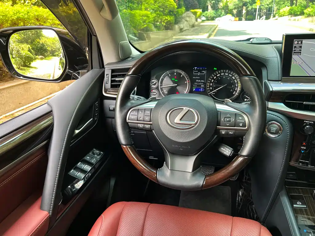 Lexus LX 2019