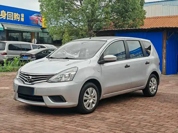 Nissan Livina 2015