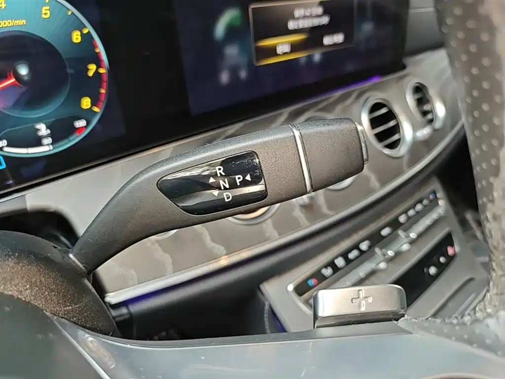 Mercedes-Benz E-Class 2021 — фото 14