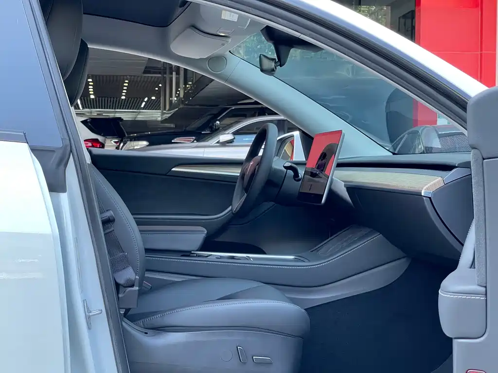 Tesla Model Y 2023 — фото 19
