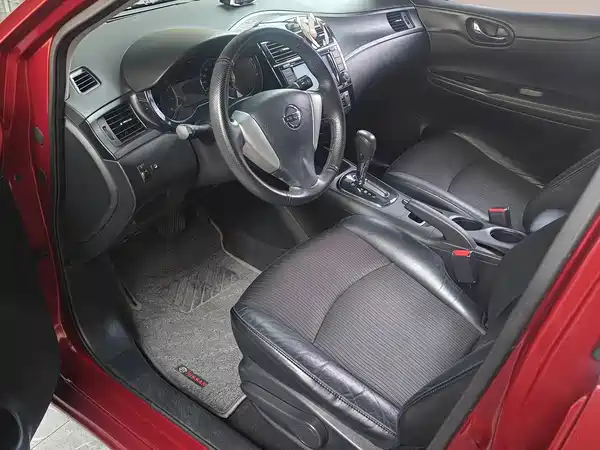 Nissan Tiida 2015