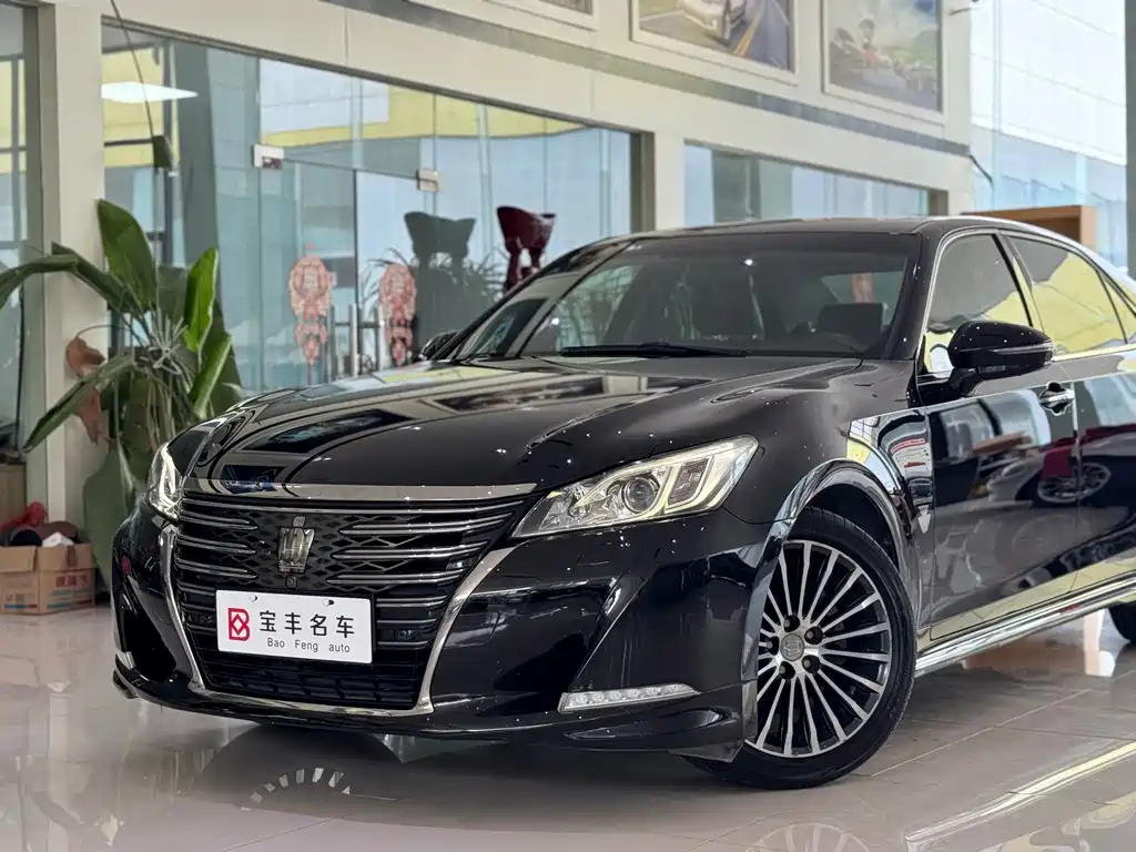 Toyota Crown 2018 — фото 12