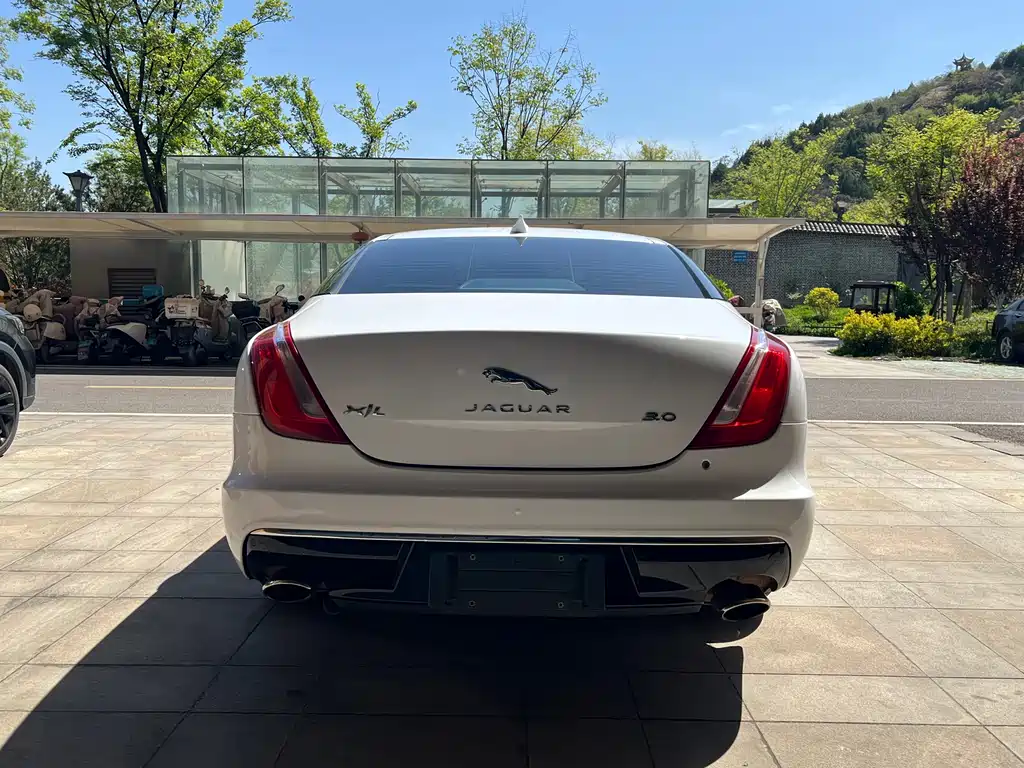 Jaguar XJ 2018 — фото 9