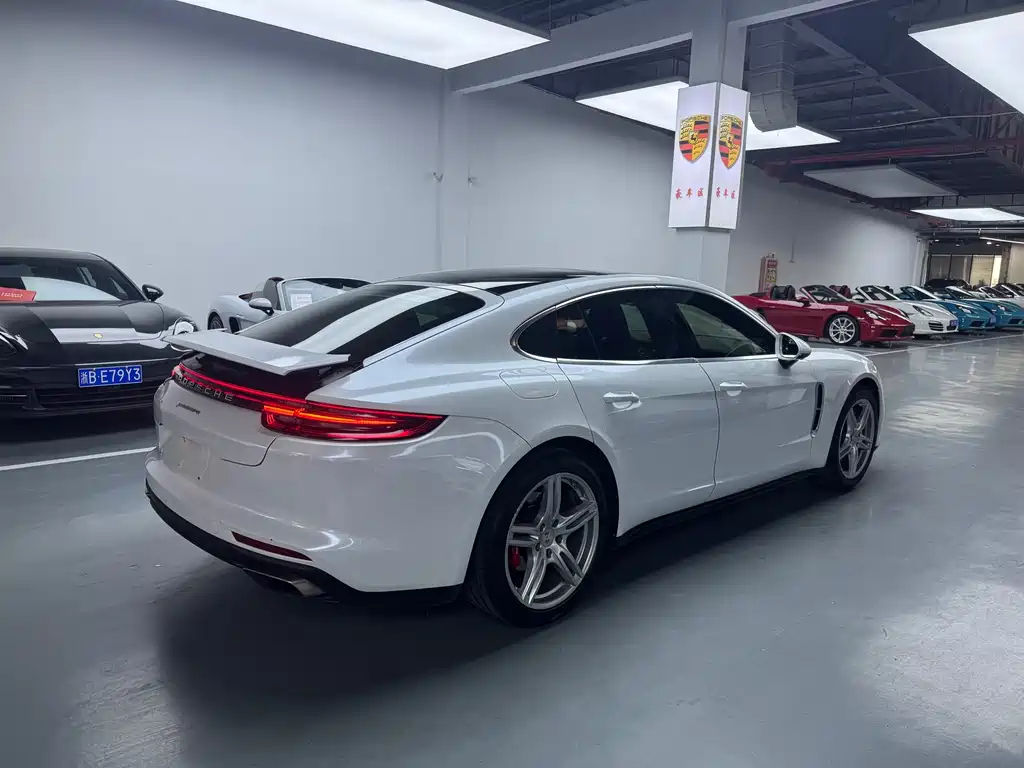 Porsche Panamera 2017 — фото 14