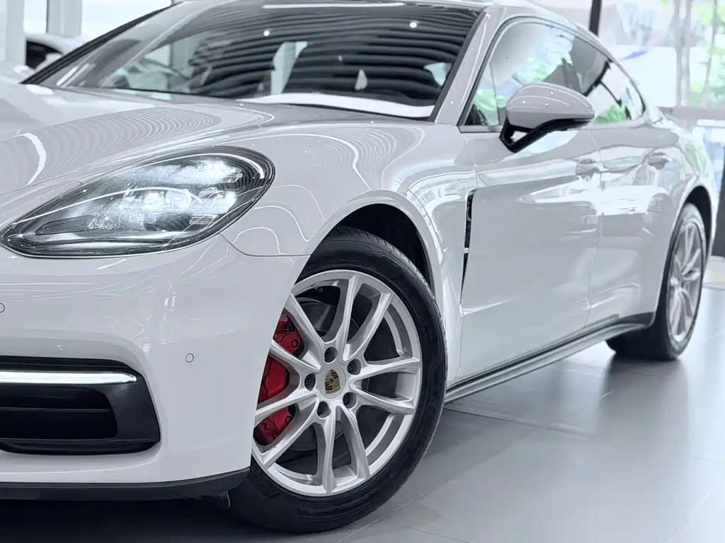 Porsche Panamera 2018 — фото 11