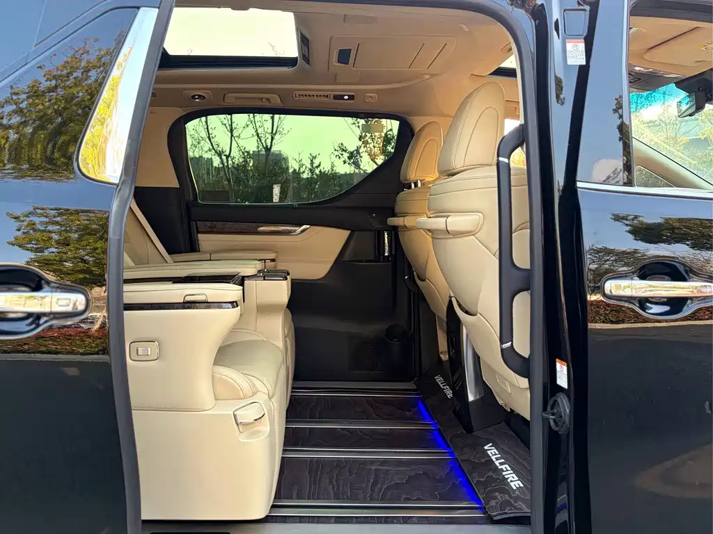 Toyota Vellfire 2021 — фото 18