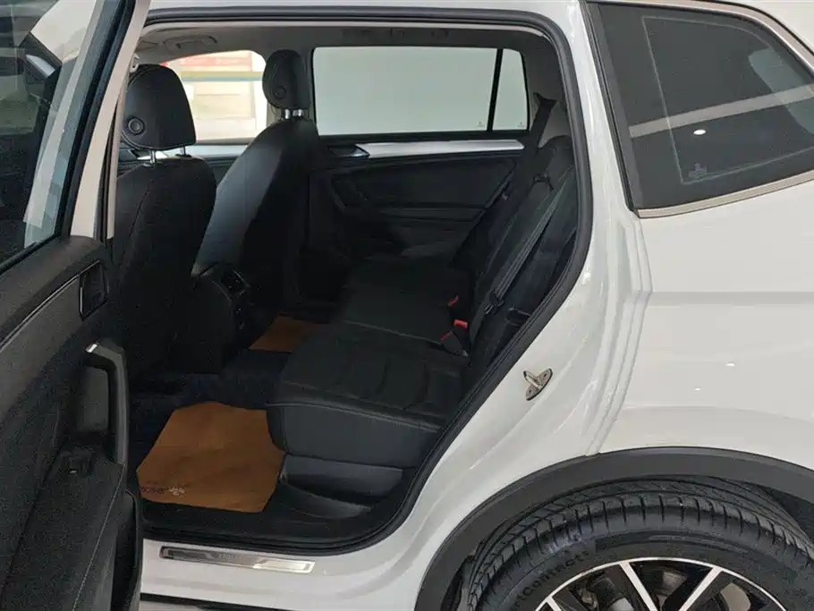 Volkswagen Tiguan L 2020 — фото 11
