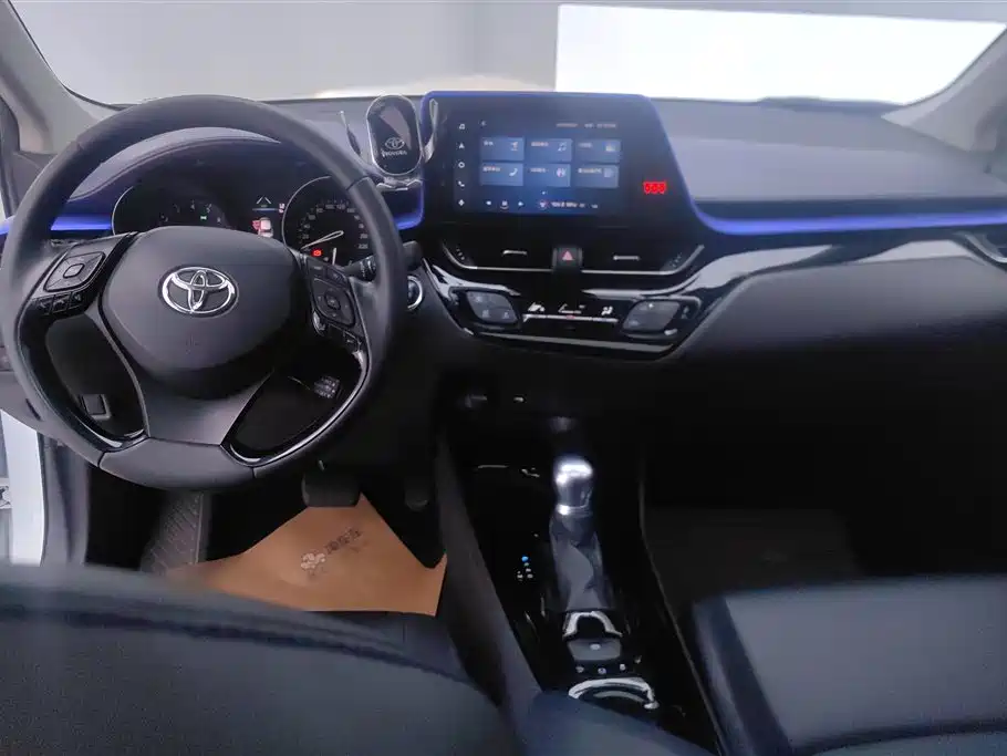 Toyota C-HR 2022 — фото 12