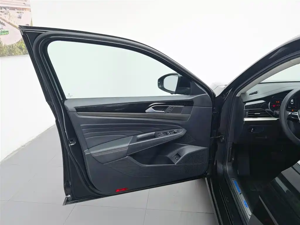 Volkswagen Passat PHEV 2022 — фото 16