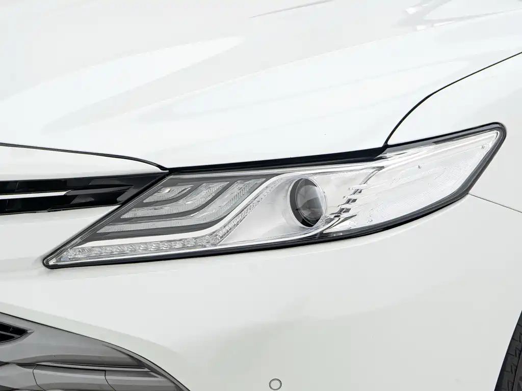 Toyota Camry 2021 — фото 18