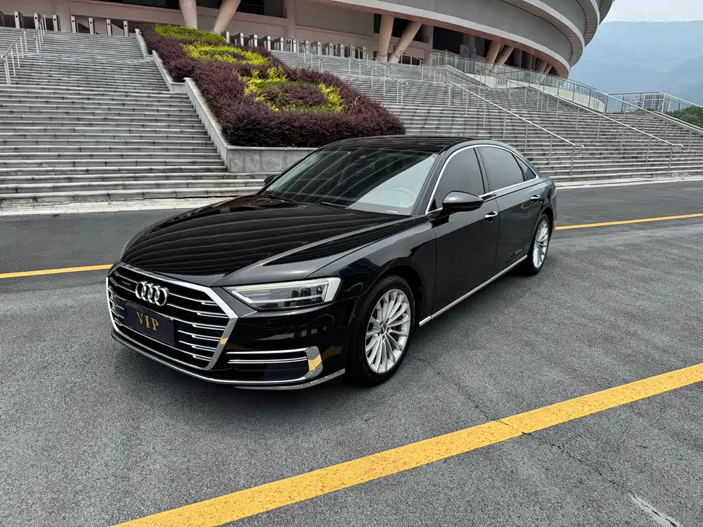 Audi A8 2018 — фото 1