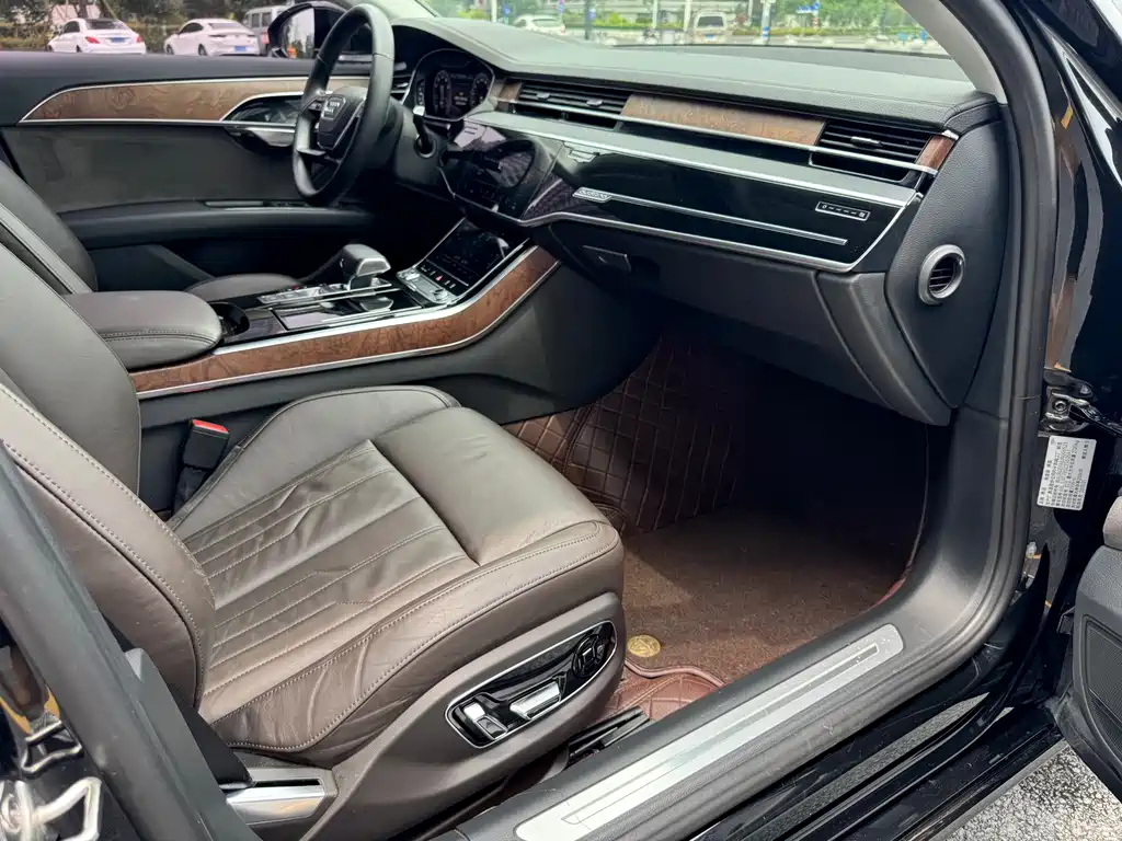 Audi A8 2018 — фото 17