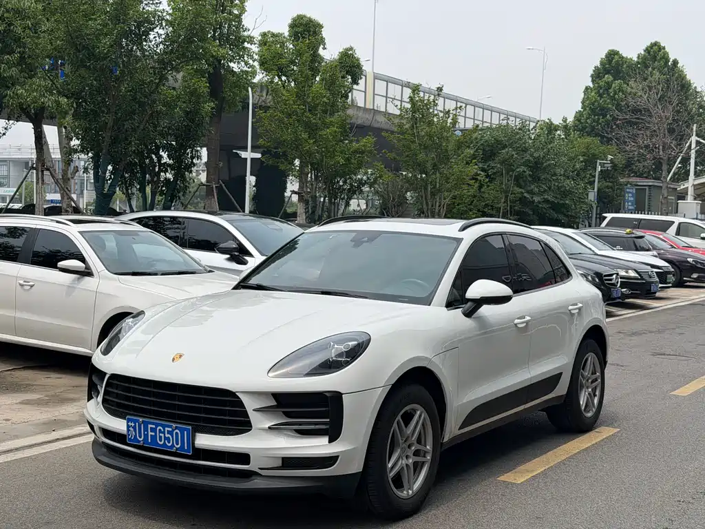 Porsche Macan 2019 — фото 1