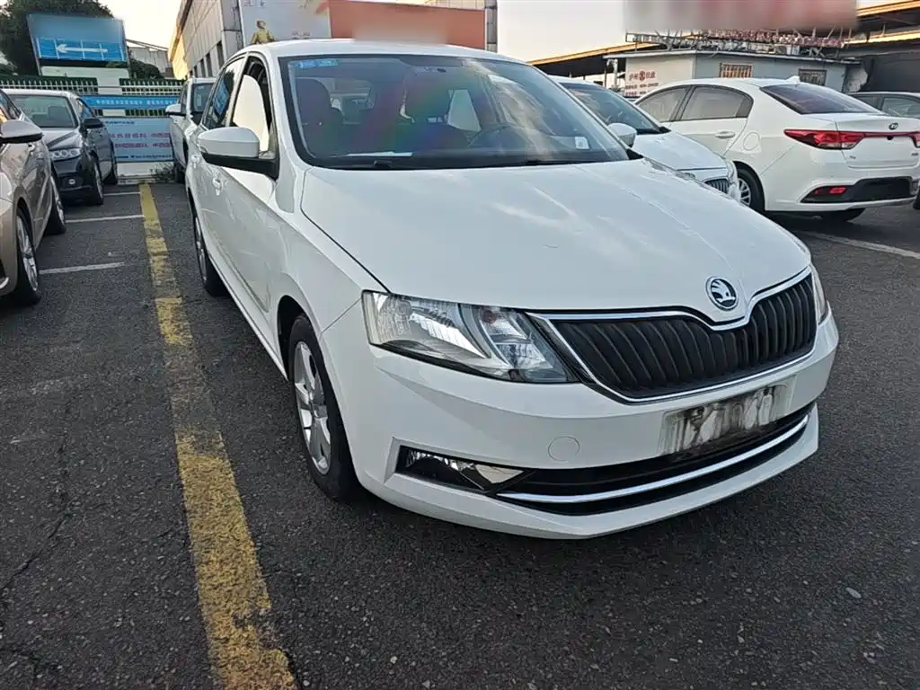 Skoda Rapid Spaceback 2019 — фото 4