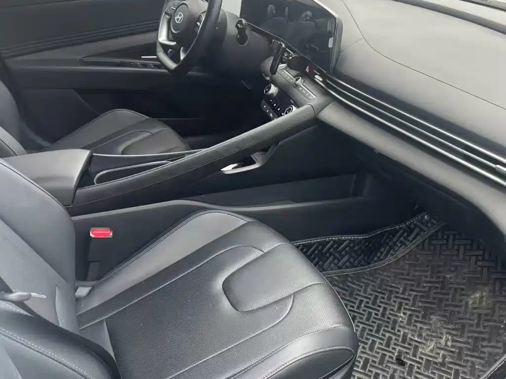 Hyundai Elantra 2023
