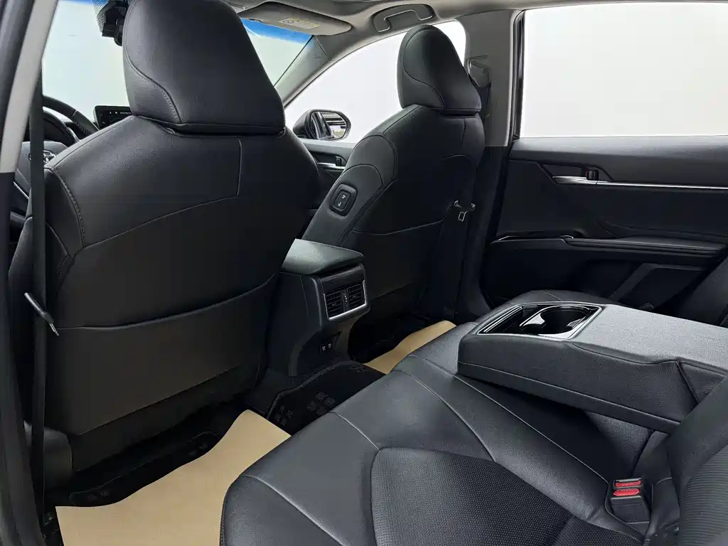 Toyota Camry 2021 — фото 13