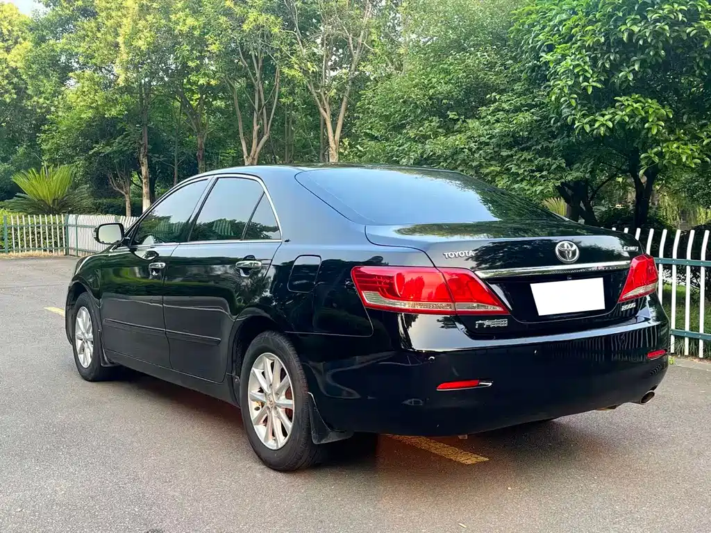 Toyota Camry 2010 — фото 9