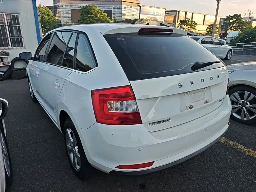 Skoda Rapid Spaceback 2019 — фото 5