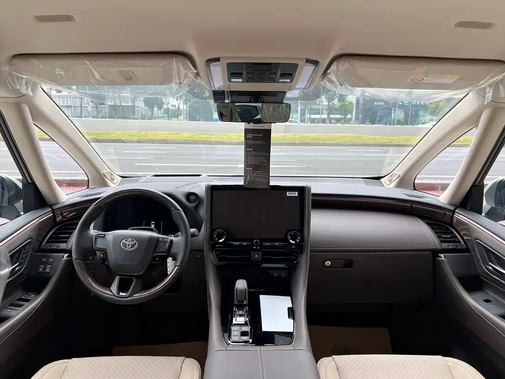 Toyota Alphard — фото 6