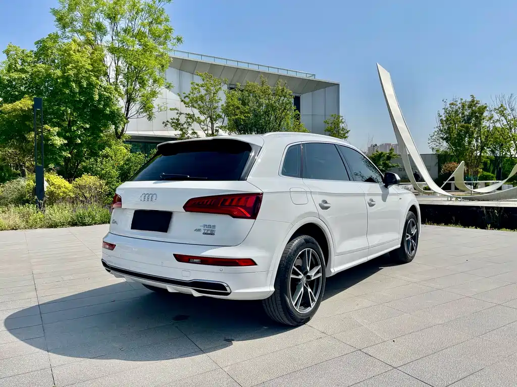 Audi Q5L 2019 — фото 22