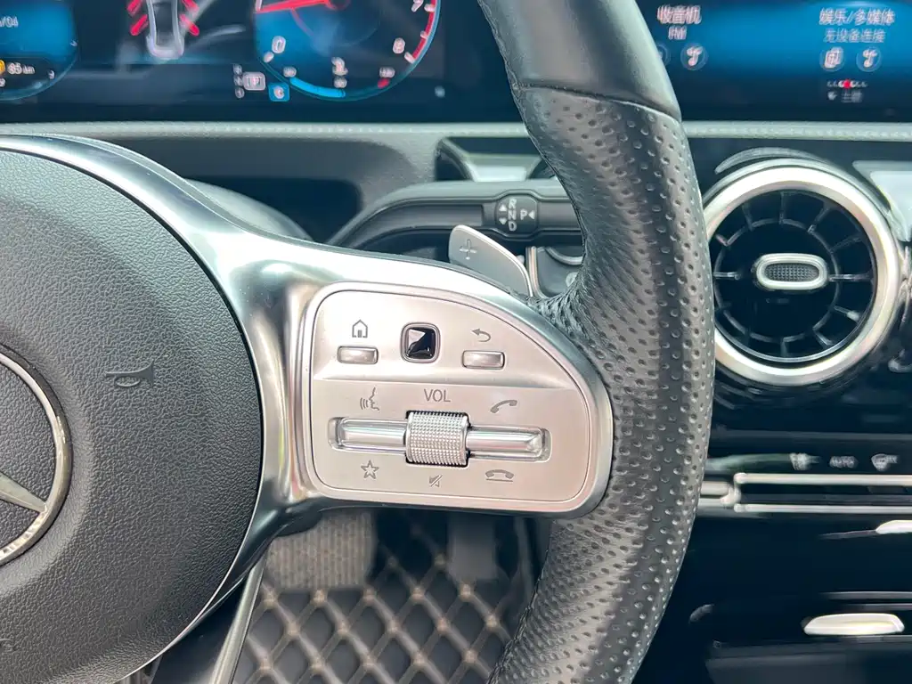 Mercedes-Benz A-Class 2019 — фото 26