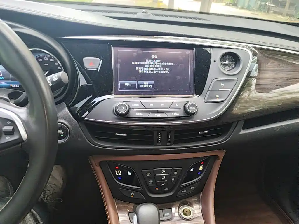 Buick Envision Plus 2017 — фото 13