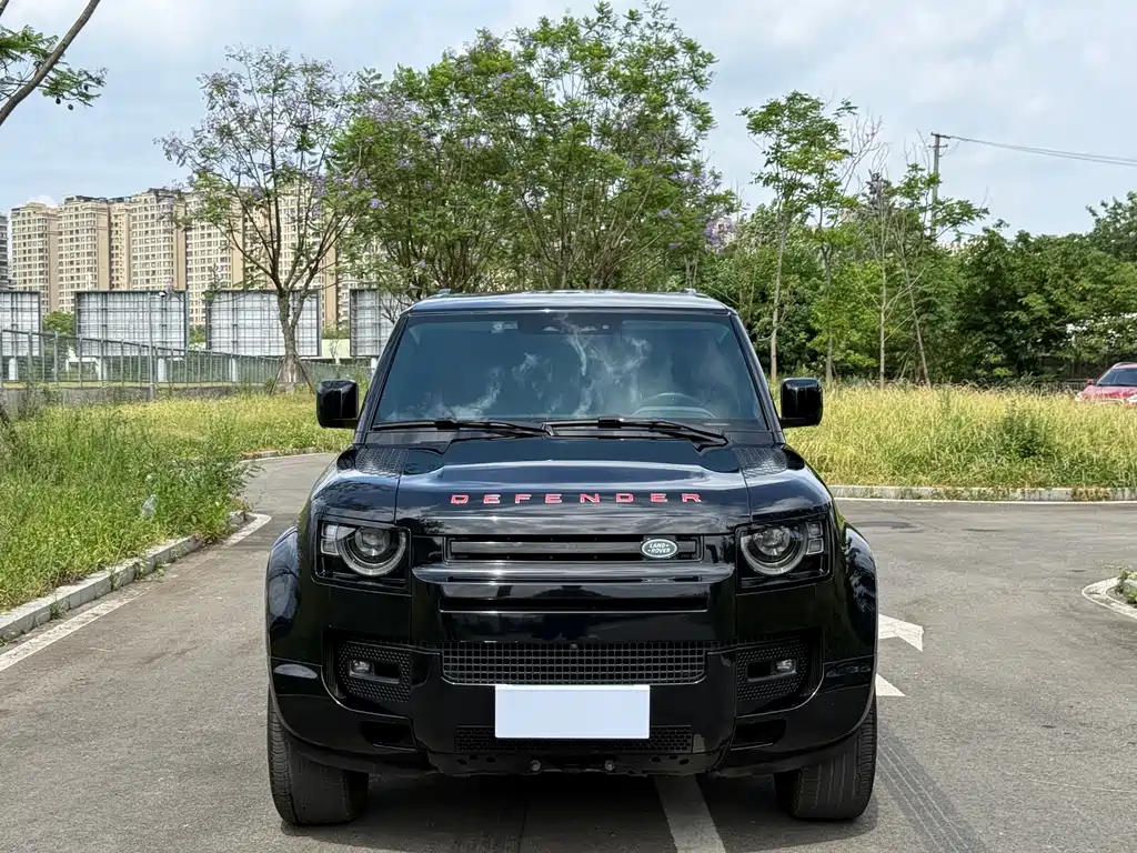 Land Rover Defender 2024