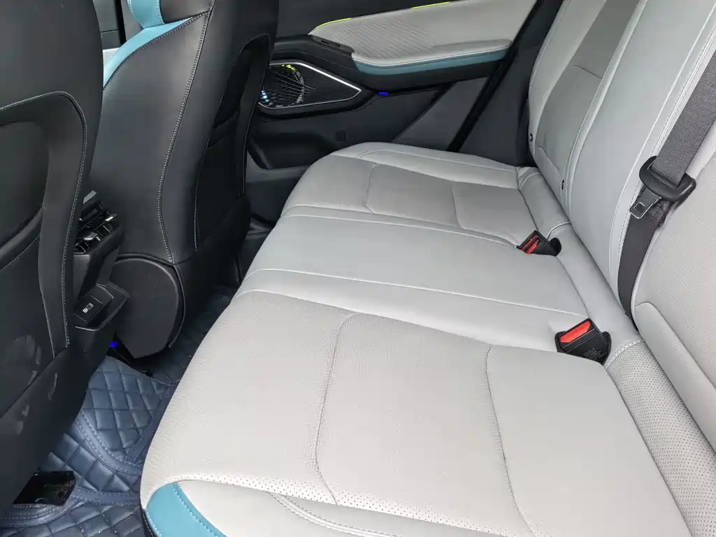 Geely Emgrand 2023