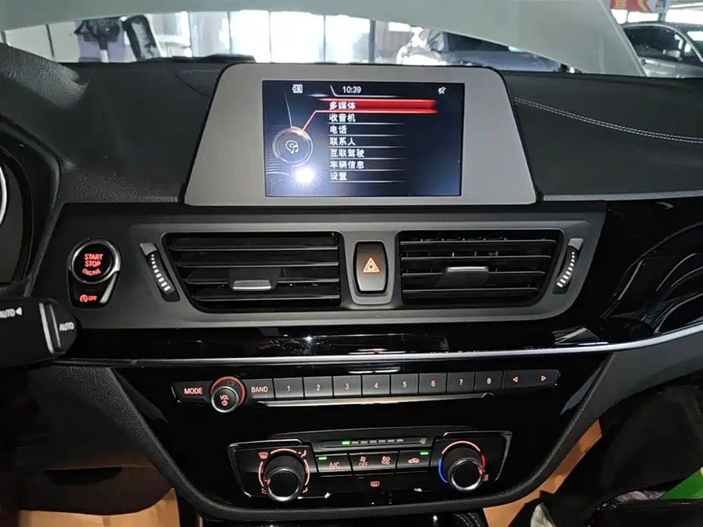 BMW 1 Series 2017 — фото 13