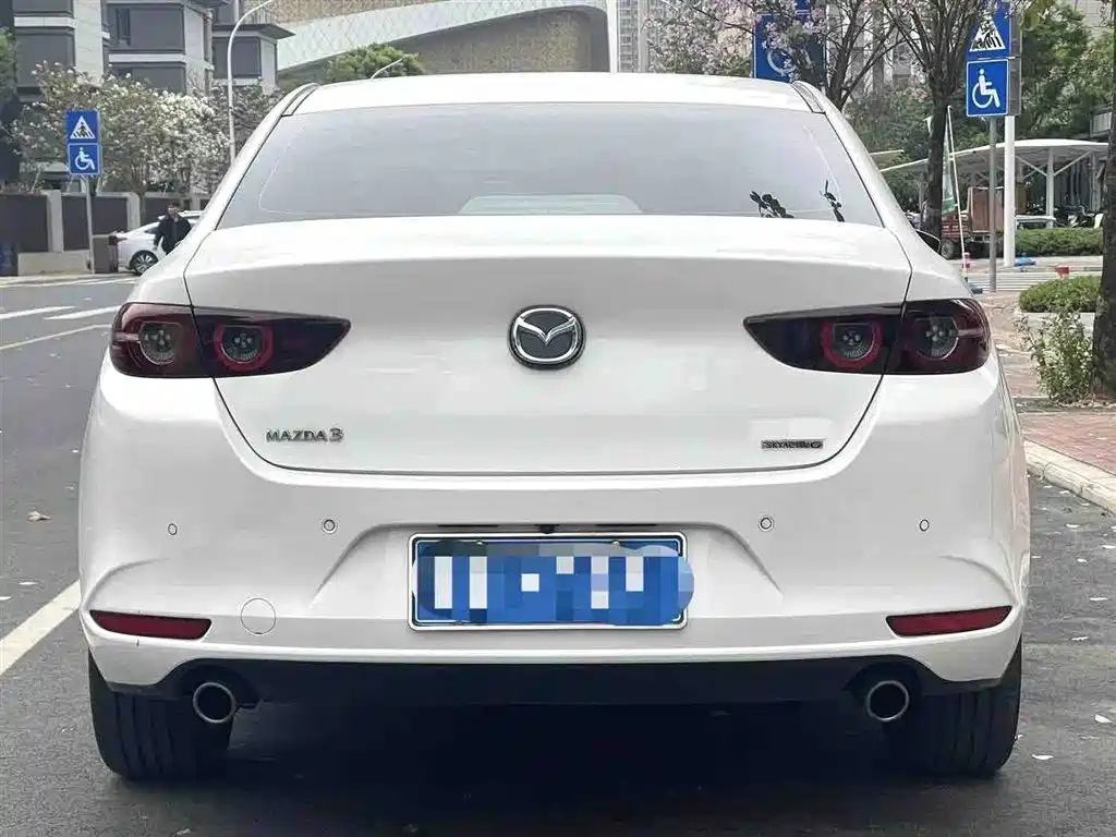 Mazda 3 Axela 2023 — фото 8
