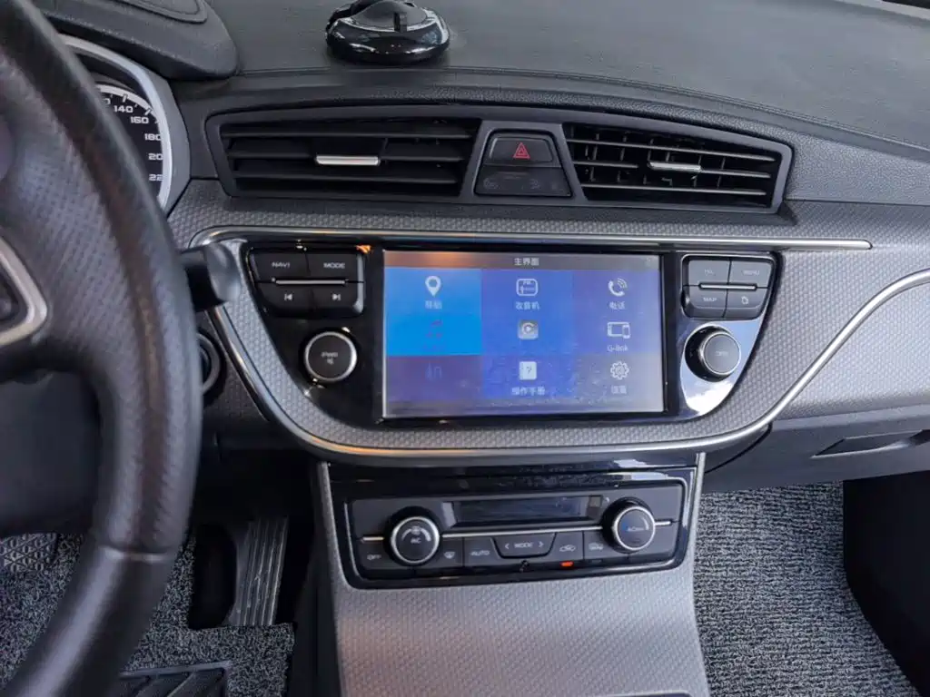 Geely Emgrand GS 2018 — фото 13