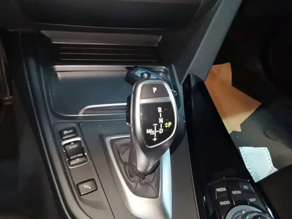 BMW 3 Series 2017 — фото 14