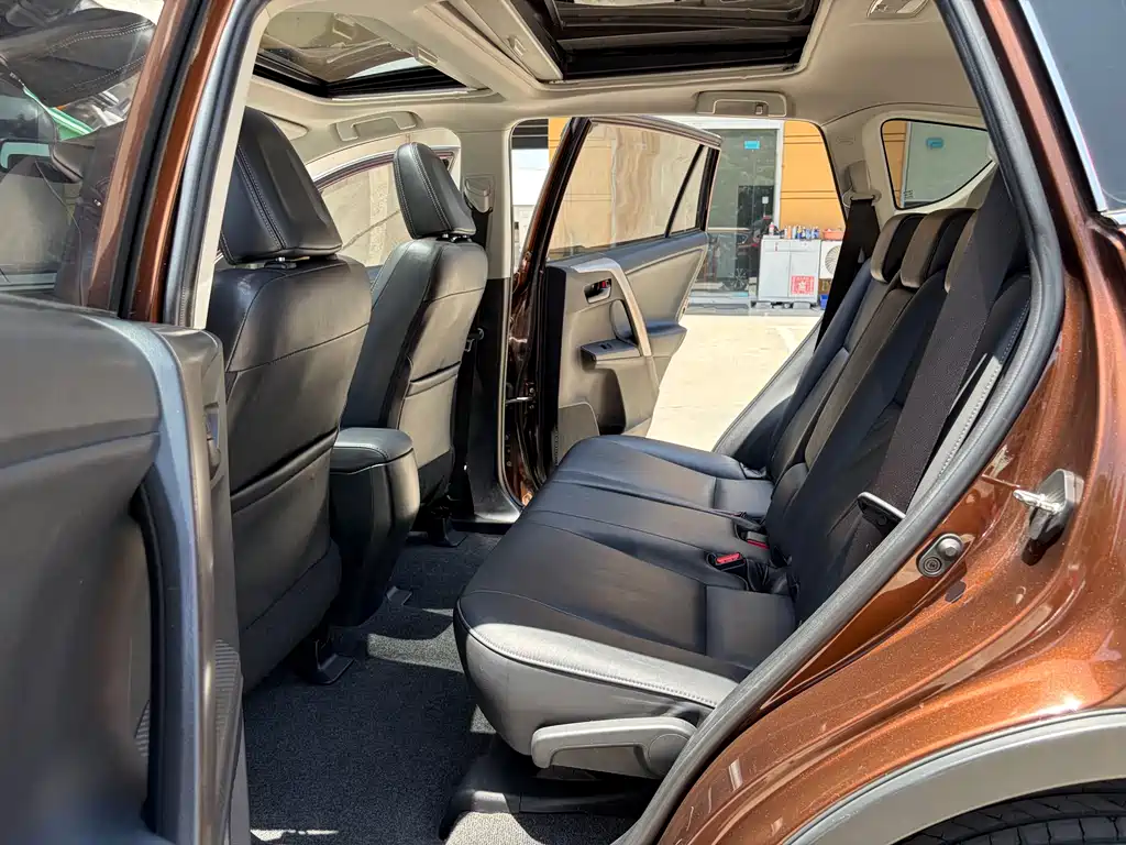 Toyota RAV4 2015 — фото 12