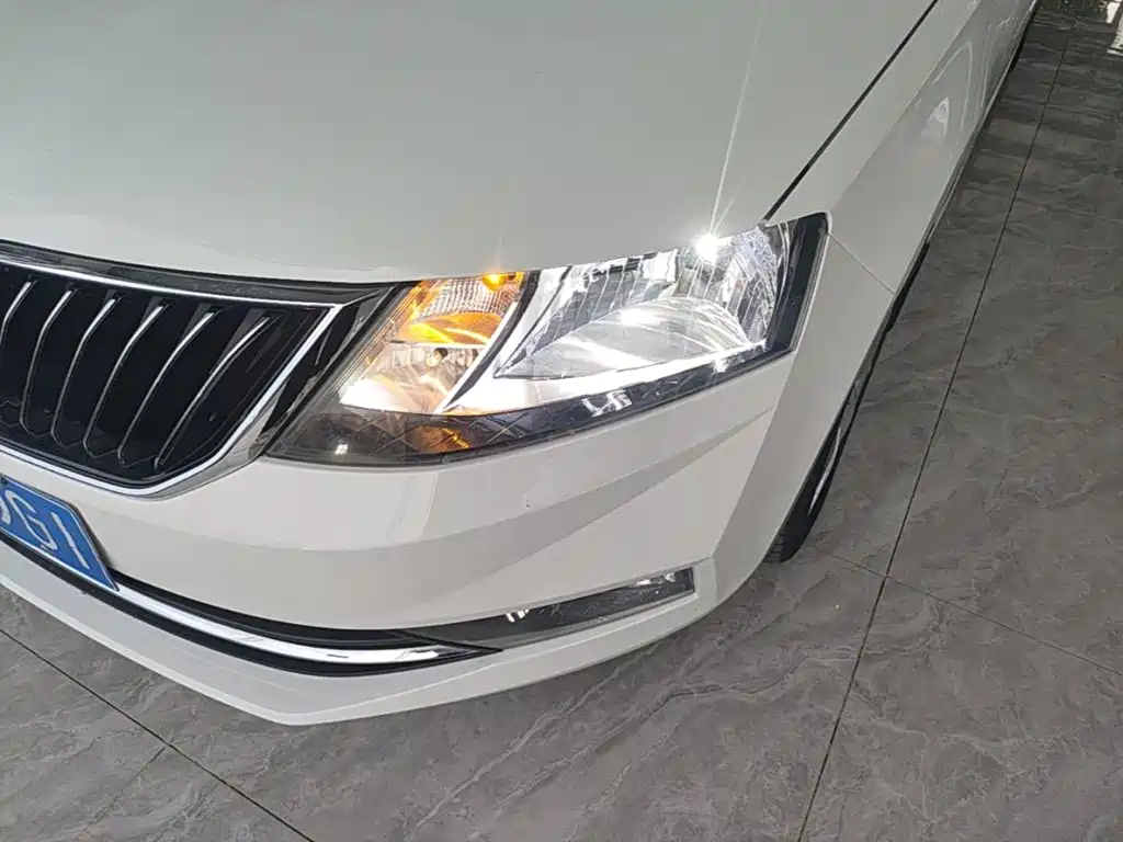 Skoda Rapid 2018 — фото 24