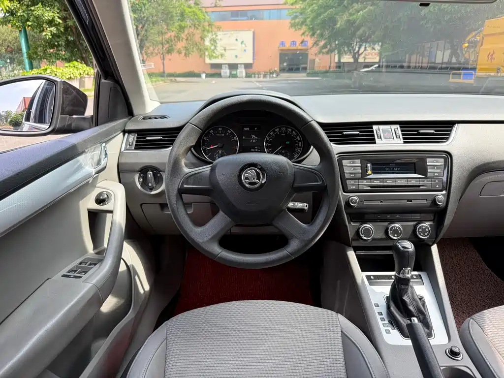Skoda Octavia 2015 — фото 14