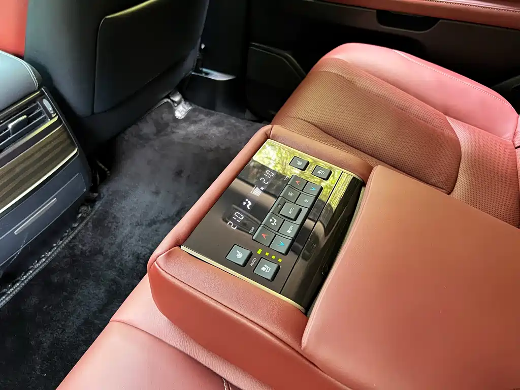 Lexus LX 2019 — фото 11