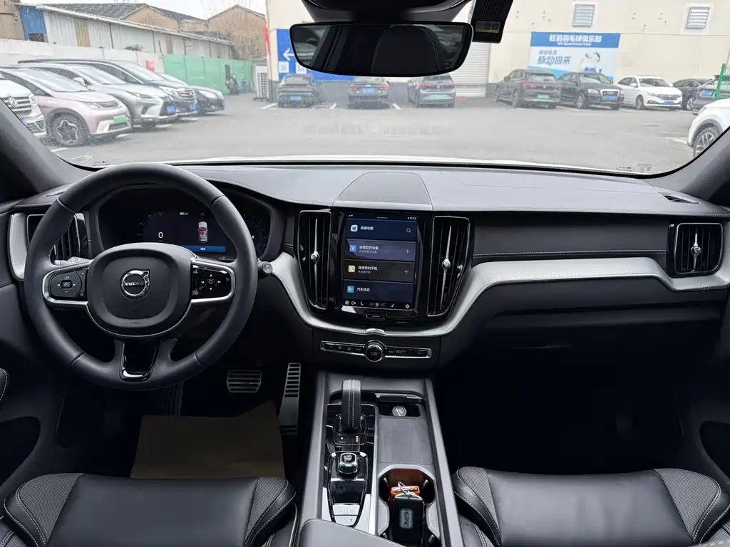 Volvo XC60 2022 — фото 8