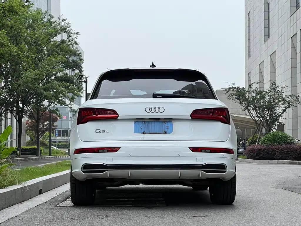 Audi Q5L 2021 — фото 8