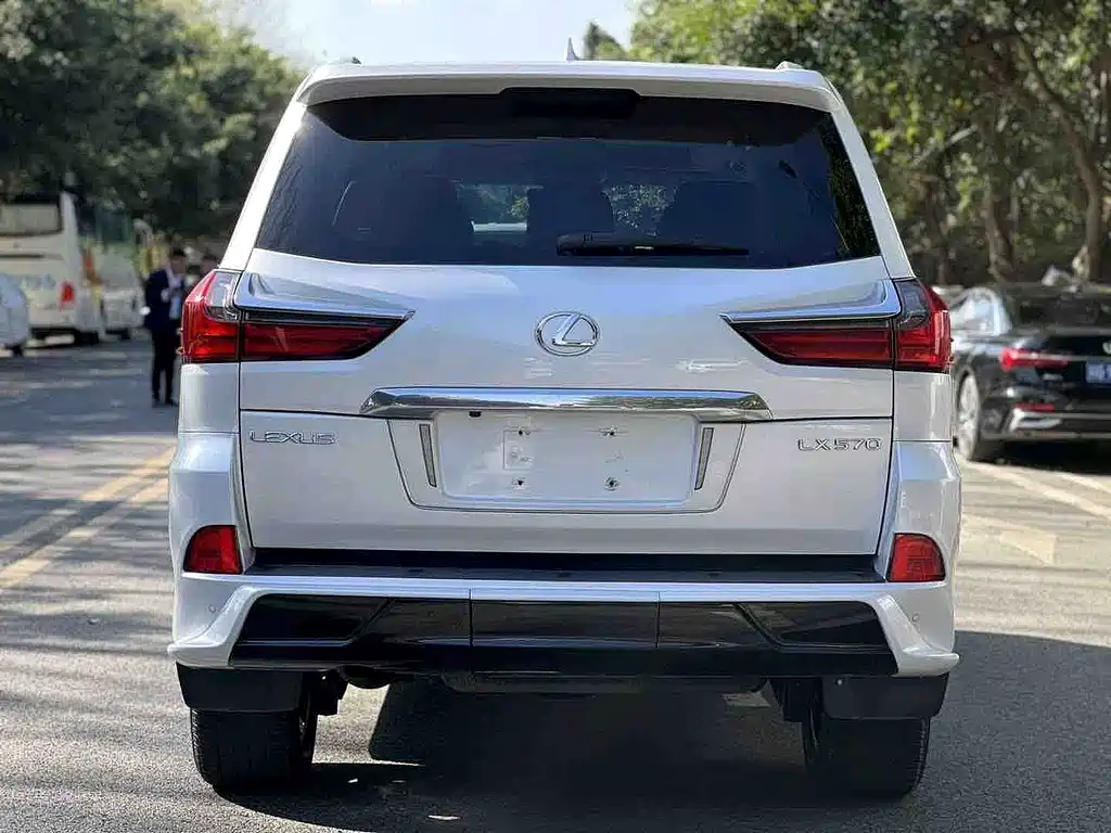 Lexus LX 2018 — фото 5