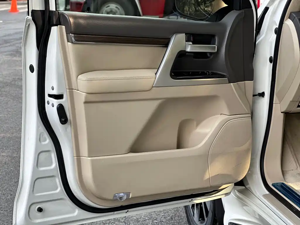 Toyota Land Cruiser 2020 — фото 16