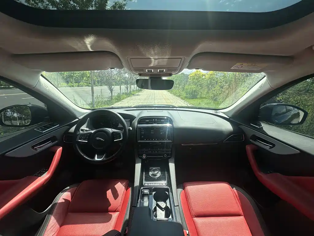 Jaguar F-PACE 2020 — фото 12