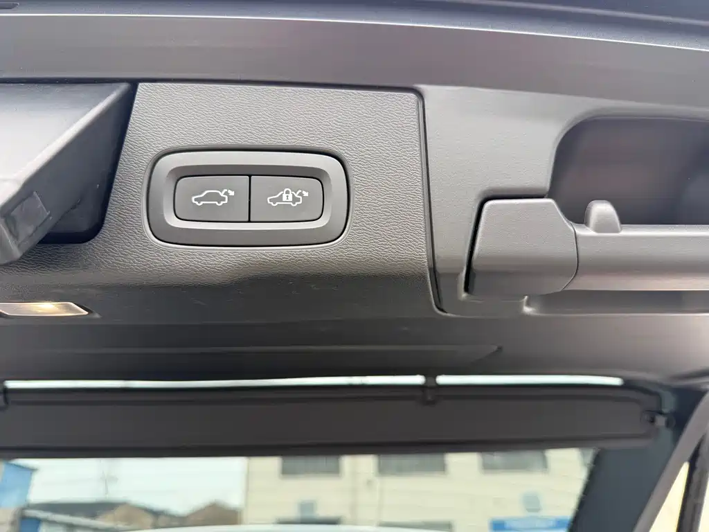 Volvo XC60 2022 — фото 21