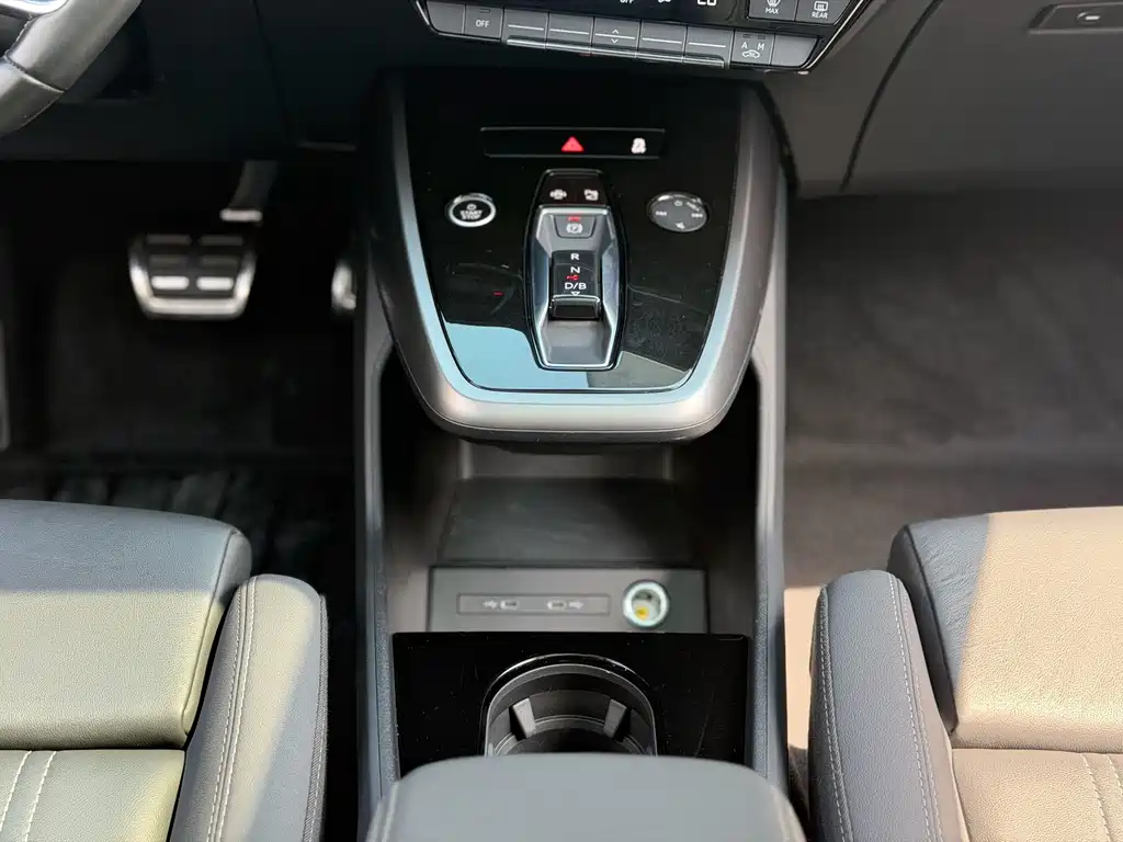 Audi Q4 E-Tron 2023 — фото 11