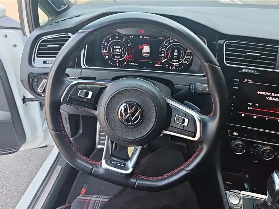 Volkswagen Golf GTI 2018 — фото 15