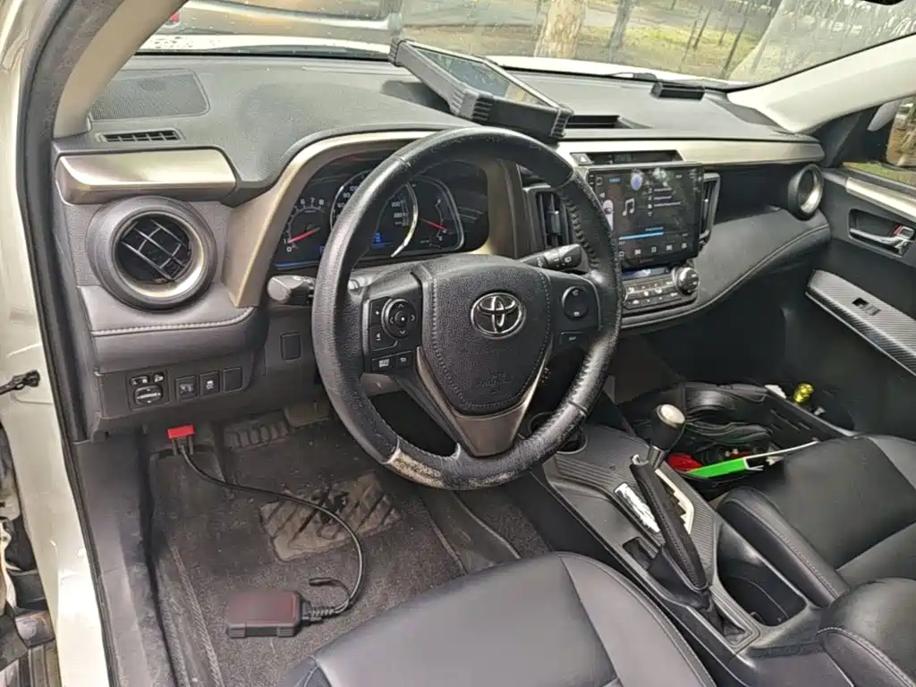 Toyota RAV4 2015 — фото 6