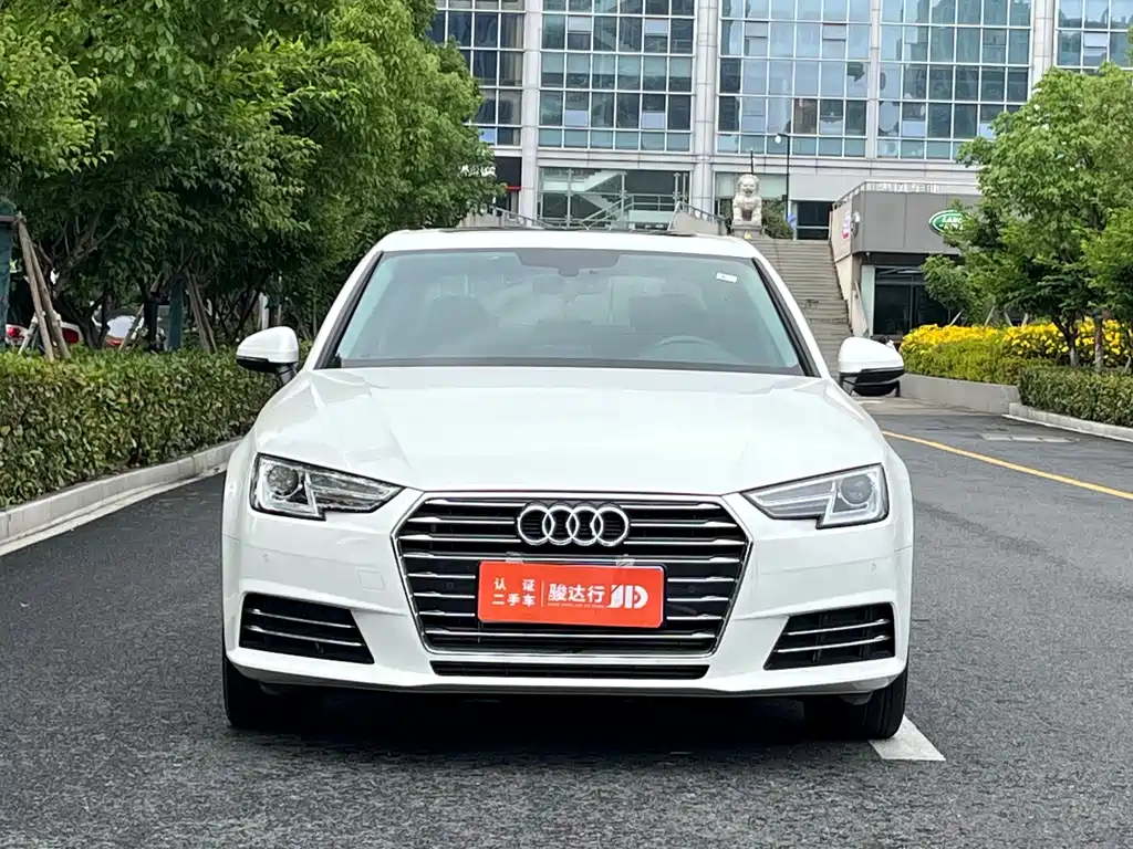 Audi A4L 2018 — фото 2