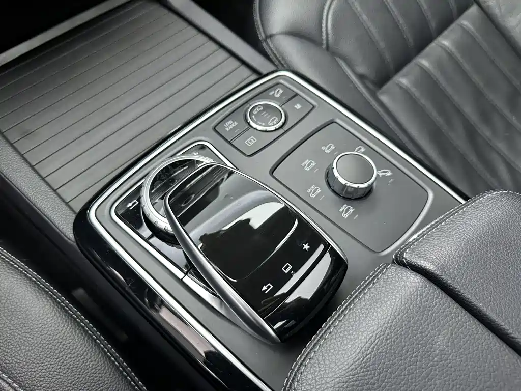 Mercedes-Benz GLS 2016 — фото 17