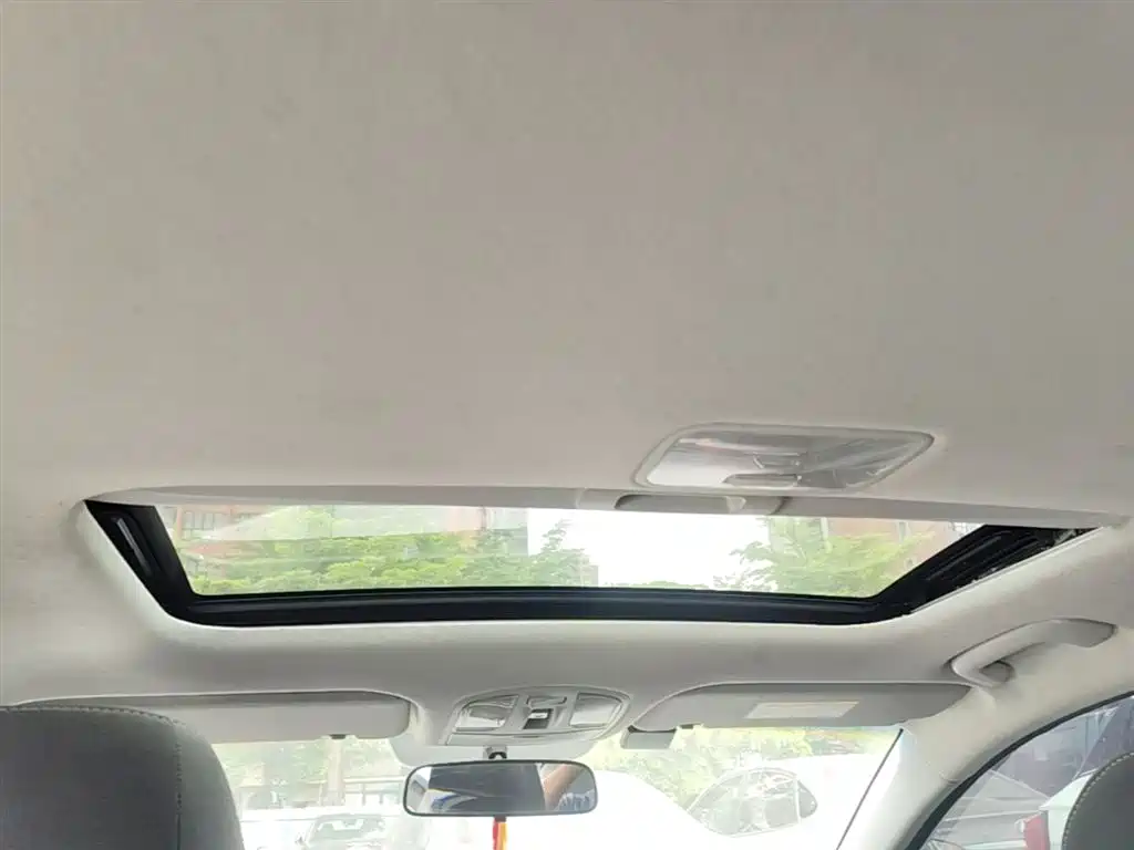 Hyundai Elantra 2017 — фото 17